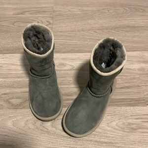 UGG GREEN LEATHER